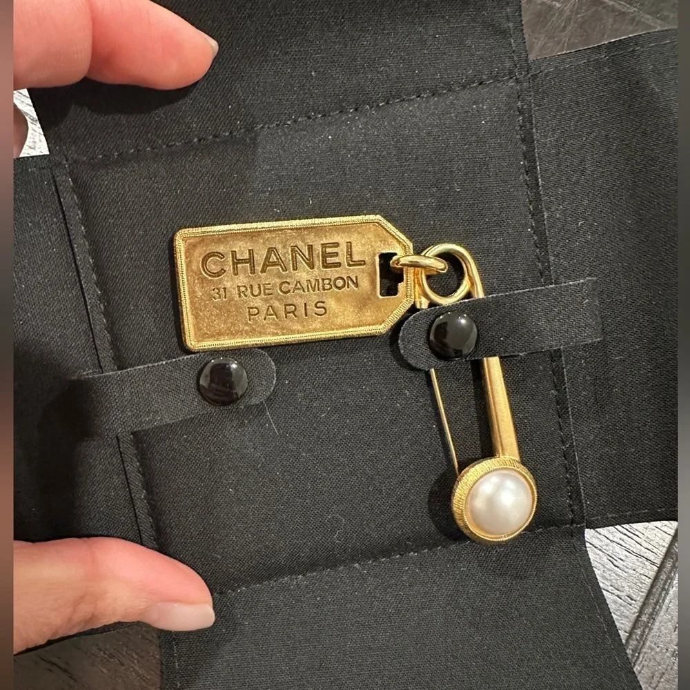 Chanel 2020 Rue Cambon tag &‎ pearl drop brooch. Never used brand new in box